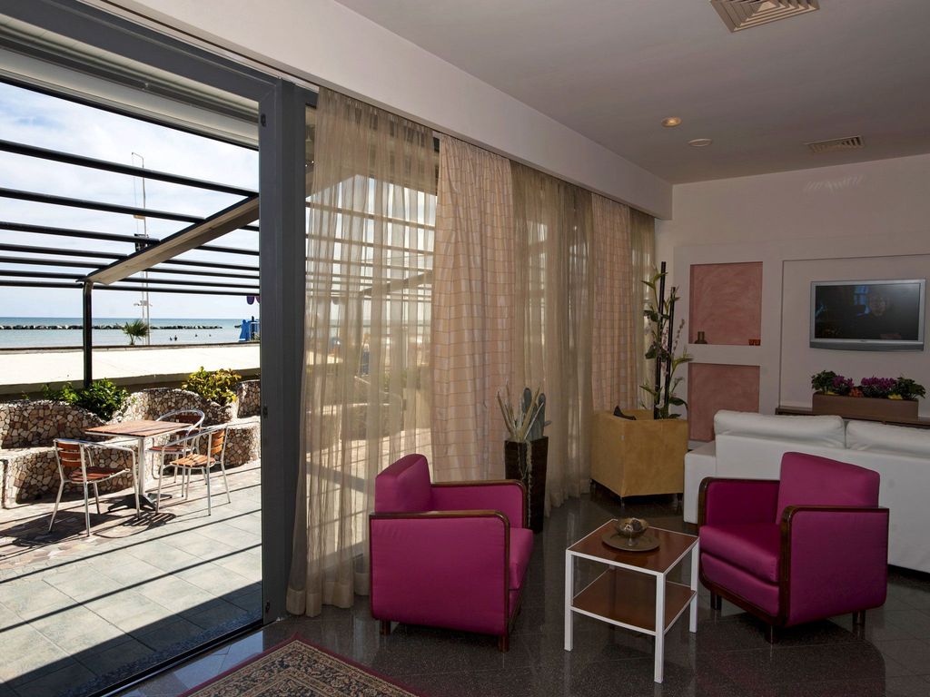 Strand Hotel