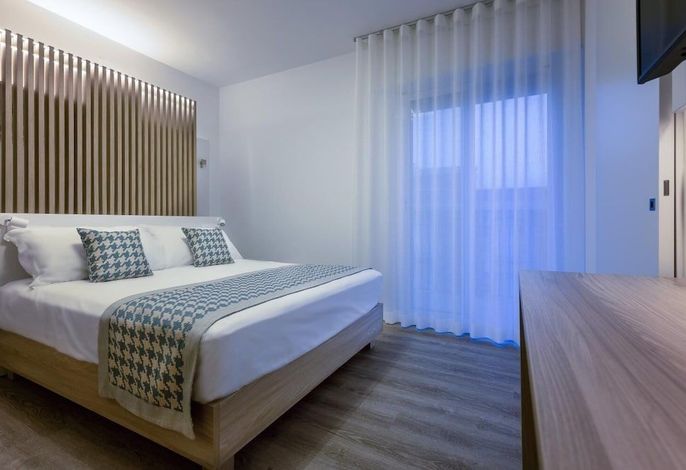 Jet Hotel