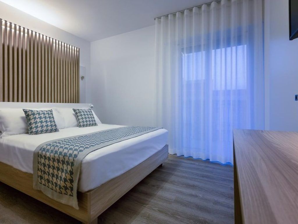Jet Hotel