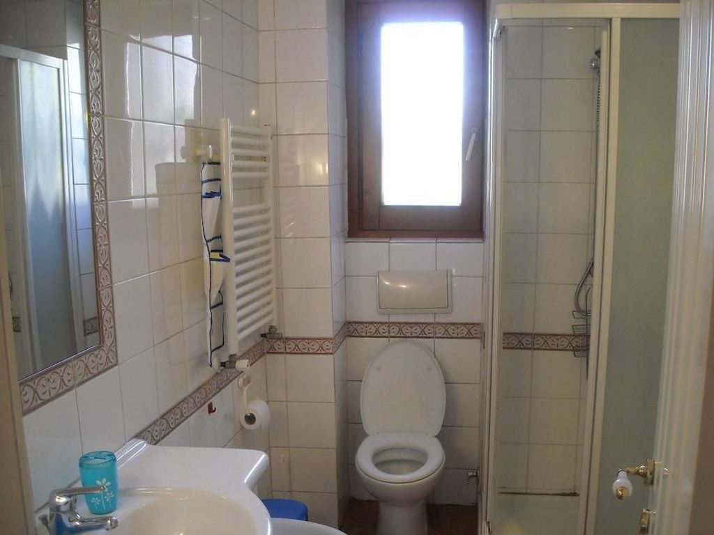 T & V House