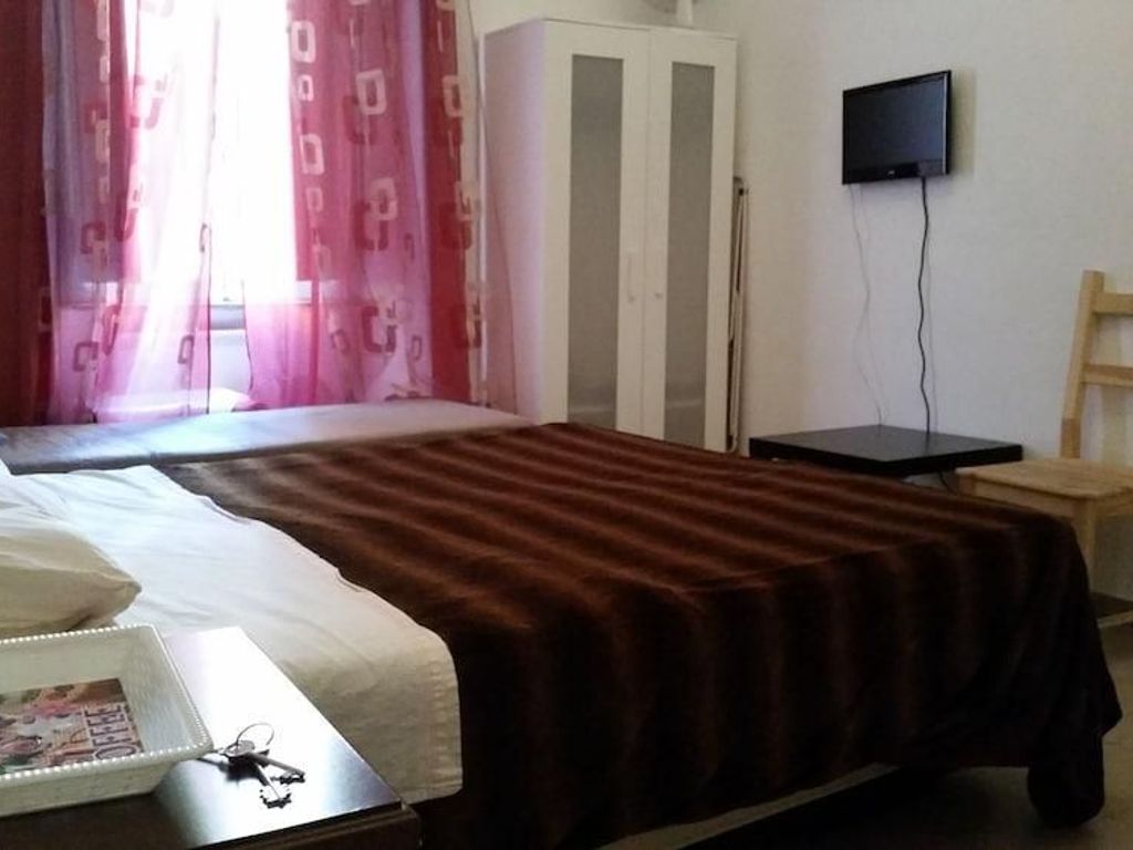T & V House