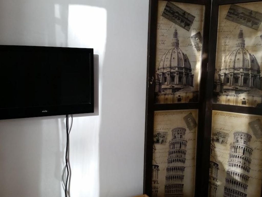 T & V House