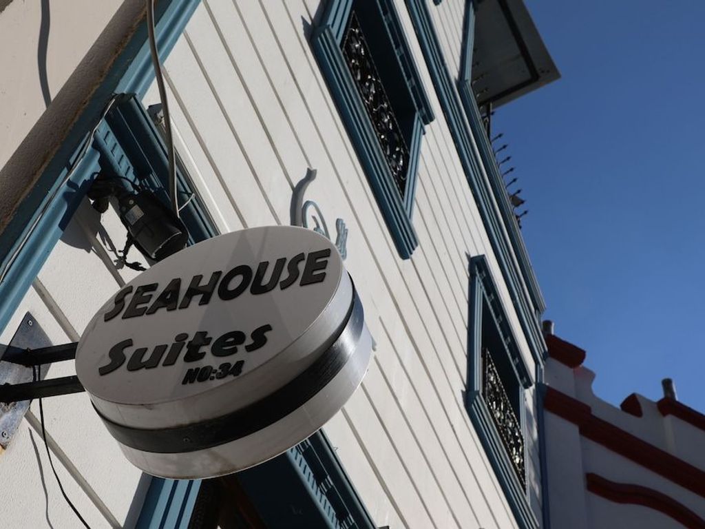 Sea House Suites