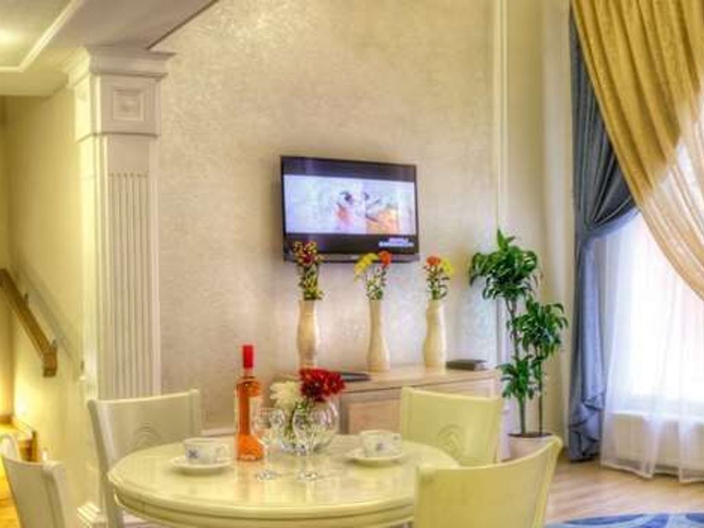 Metro Hotel Apartments Метро