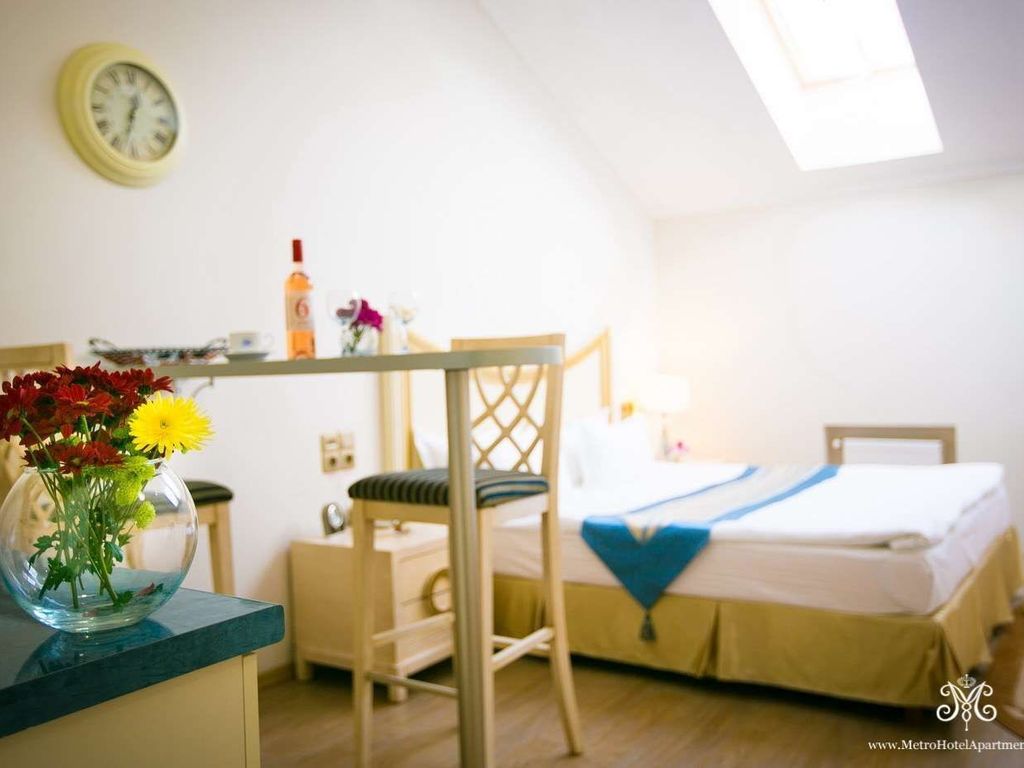 Metro Hotel Apartments Метро