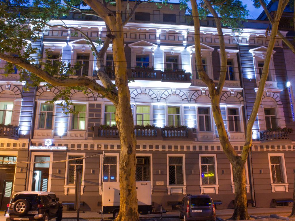Metro Hotel Apartments Метро
