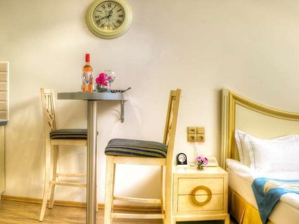 Metro Hotel Apartments Метро