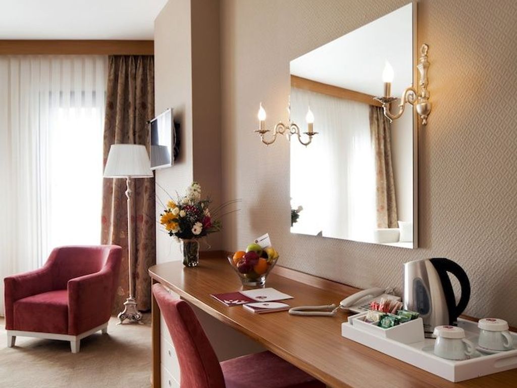 Gravis Suites