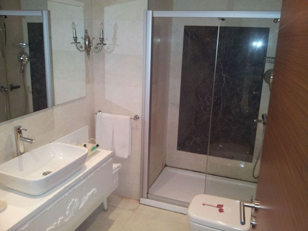 Gravis Suites