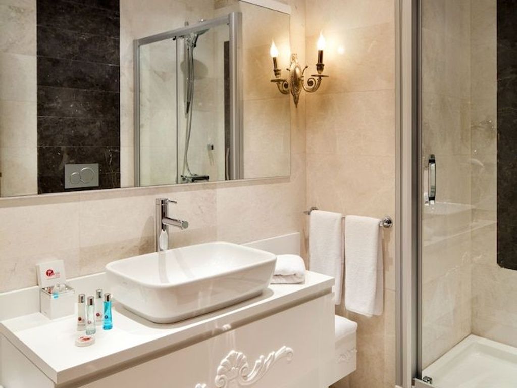 Gravis Suites