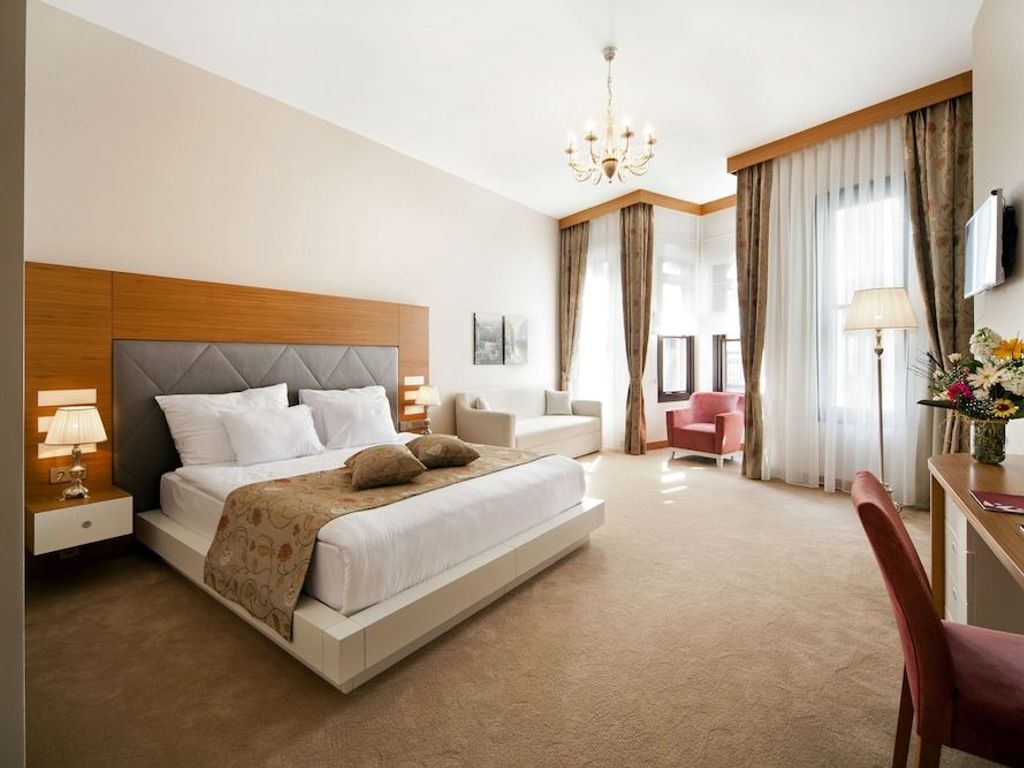 Gravis Suites