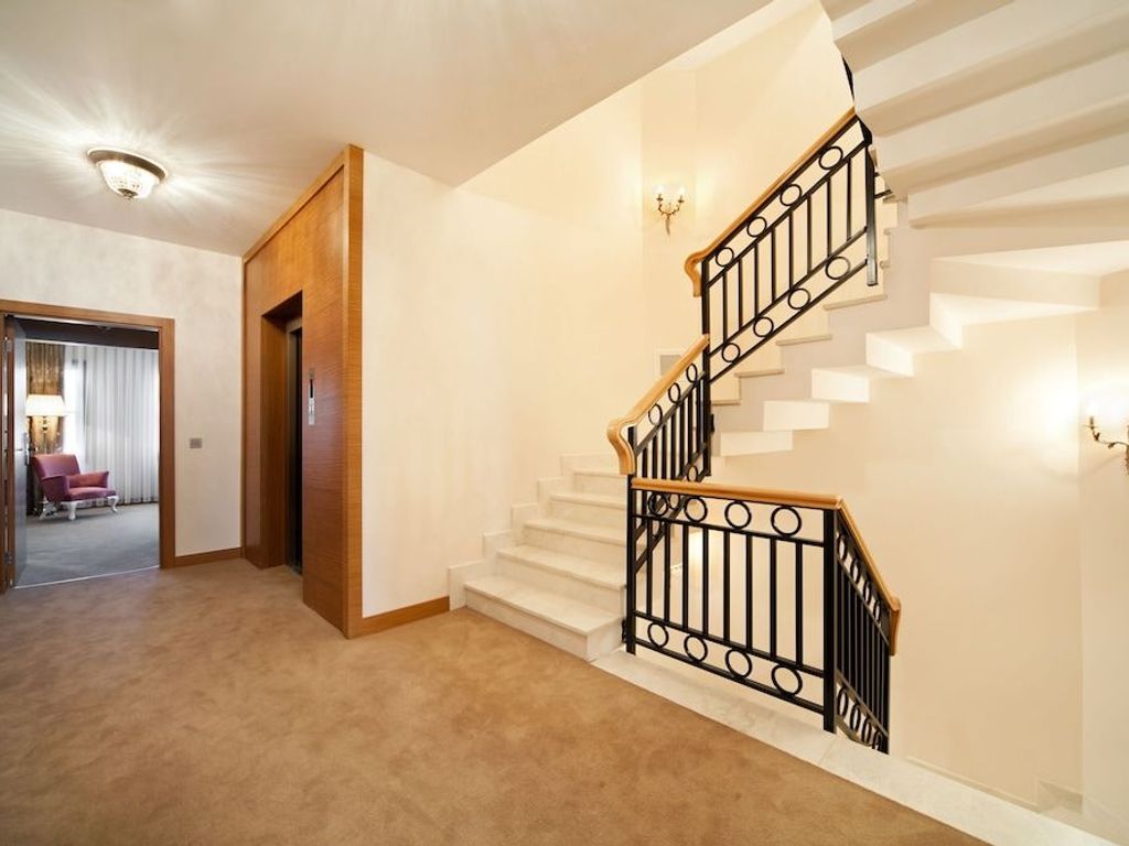 Gravis Suites