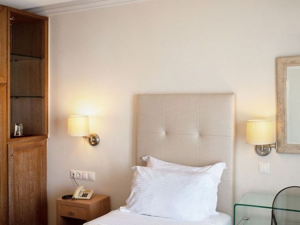 Karalis City Hotel