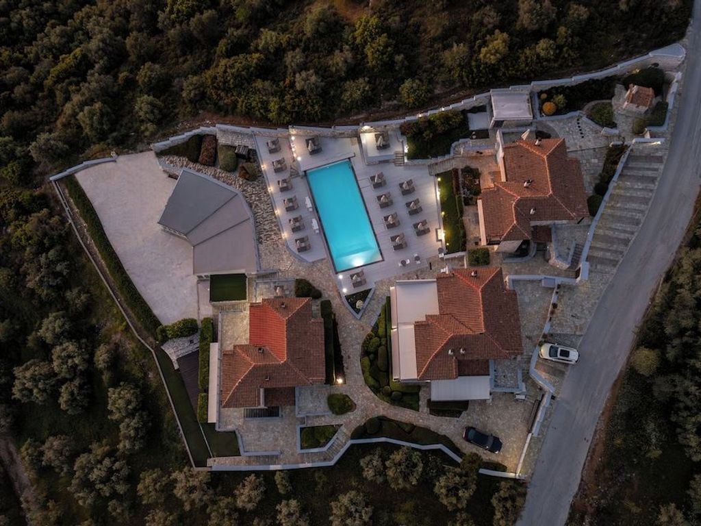 Karavia Lux Inn