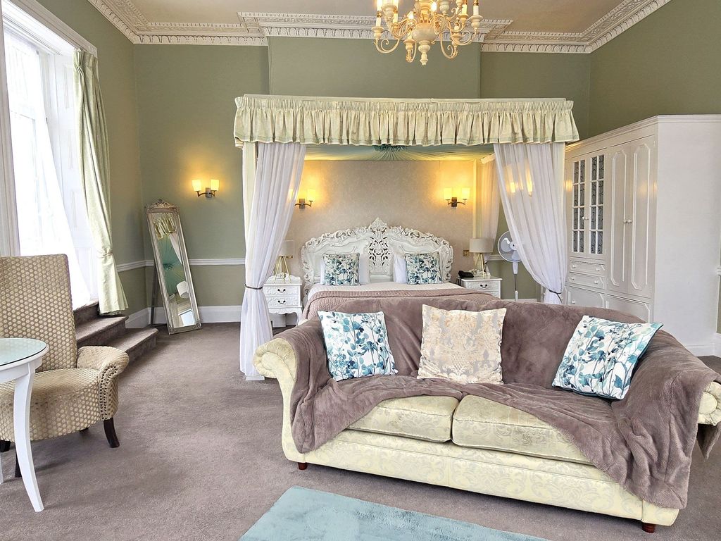 Manor of Groves Hotel