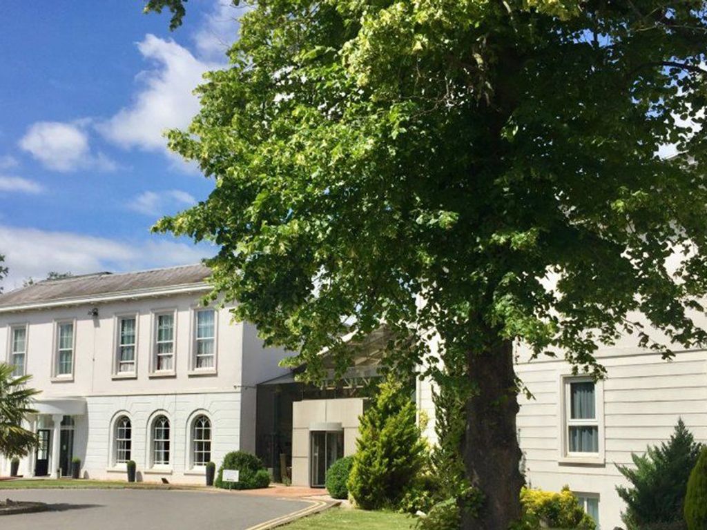 Manor of Groves Hotel