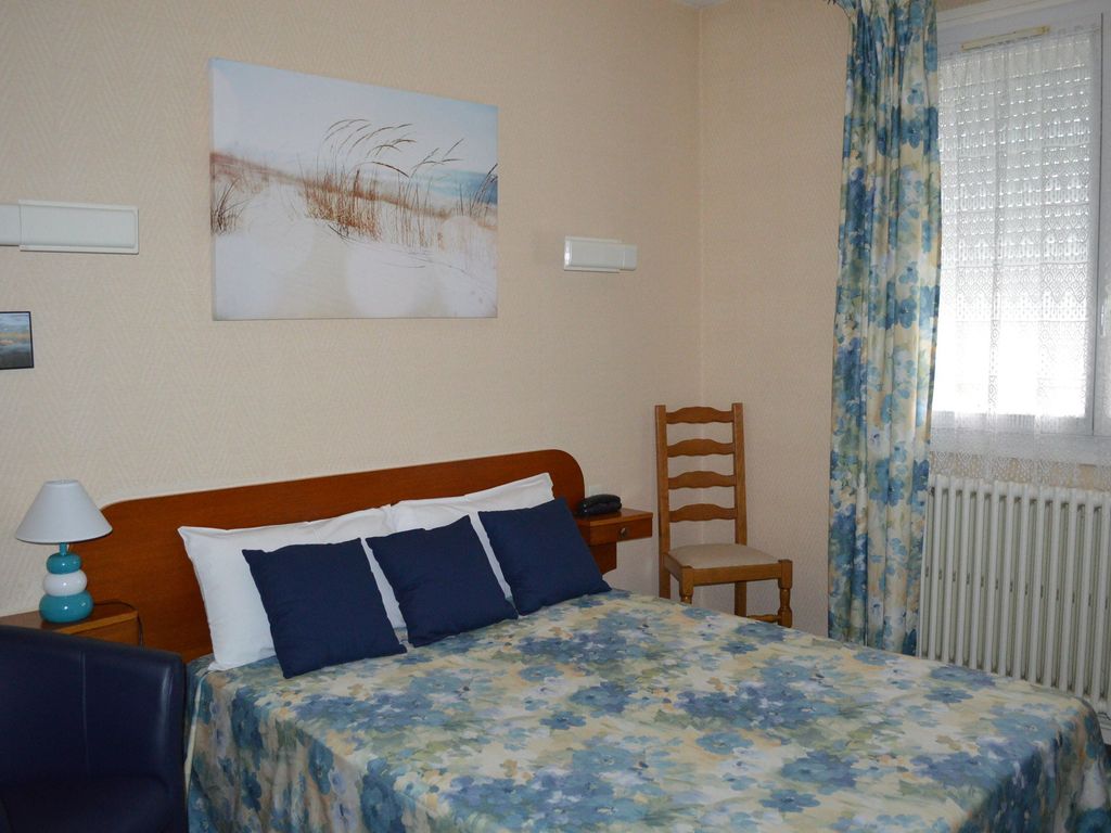 Christina Contact Hotel