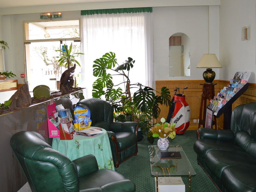 Christina Contact Hotel
