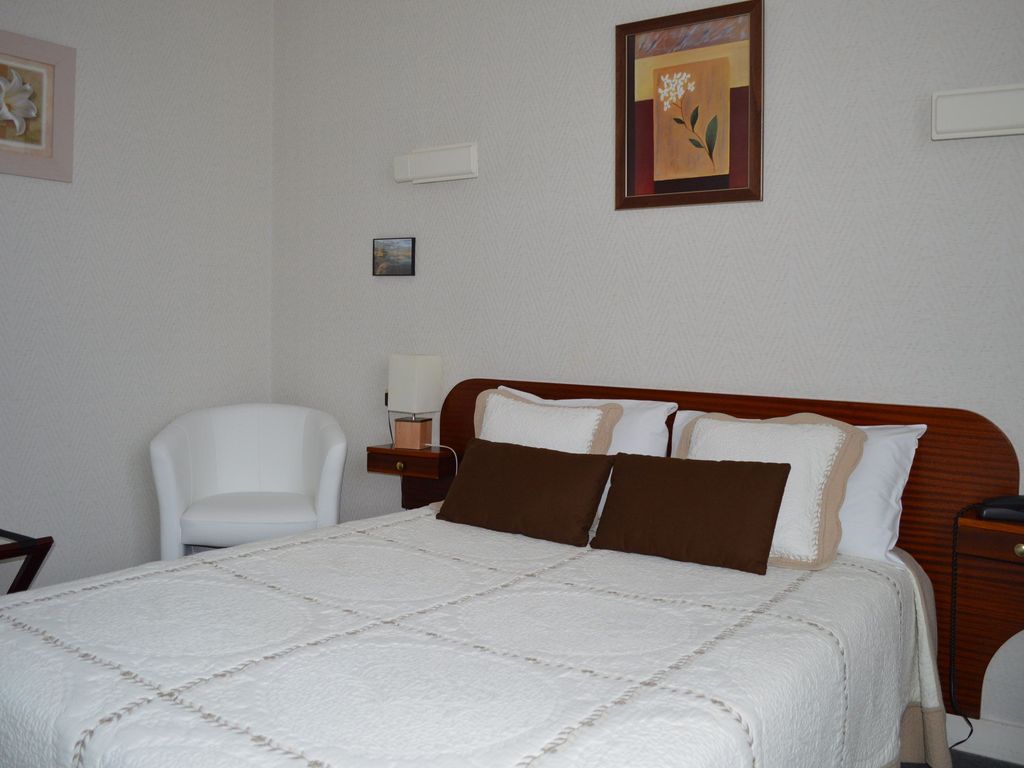 Christina Contact Hotel