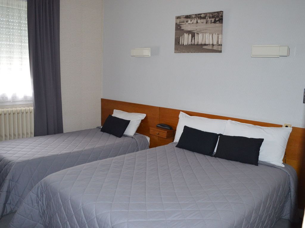Christina Contact Hotel