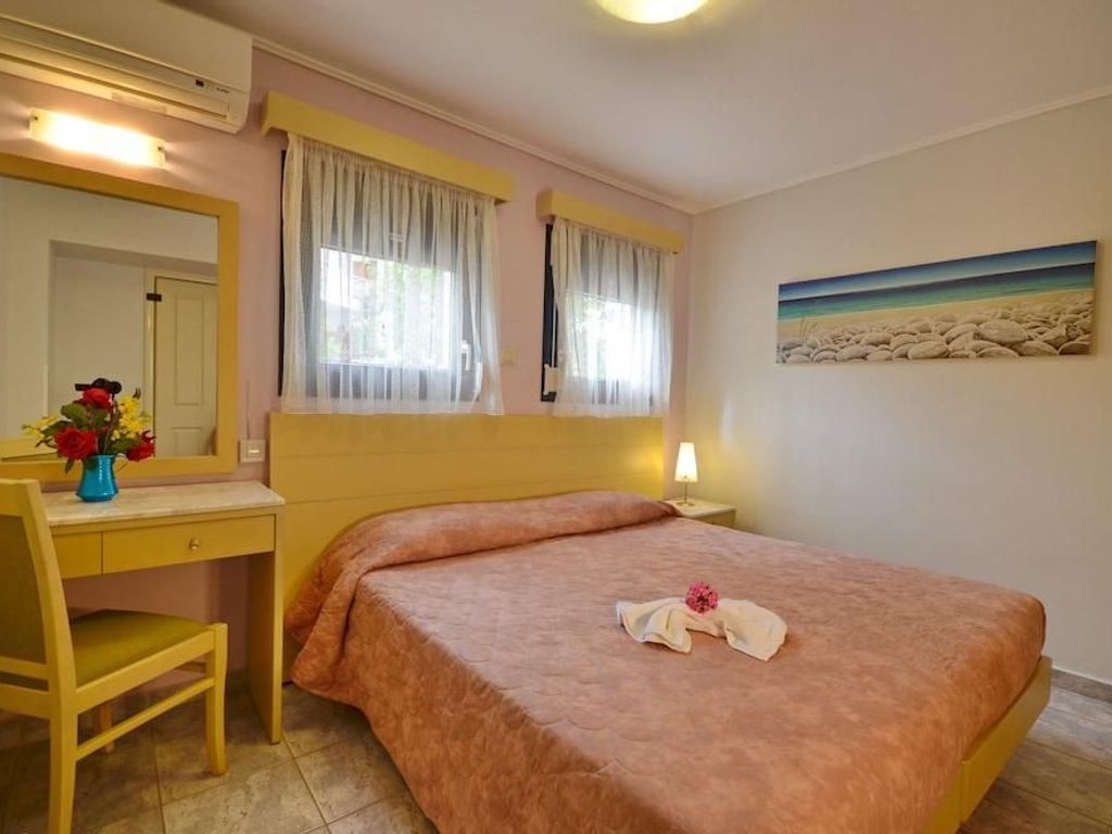 Emporios Bay Hotel