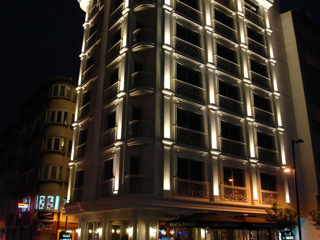 Le Mirage Hotel