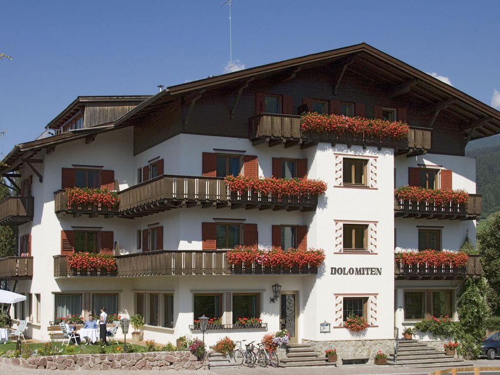 Dolomiten Ski & Bike Hotel