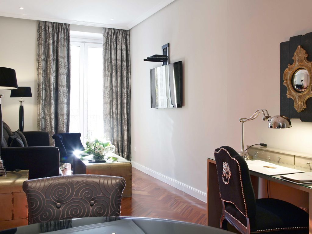Luxury Suites Apartments