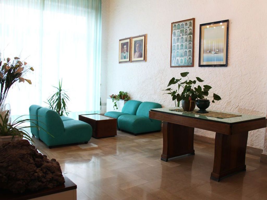 HOTEL 2 MARI