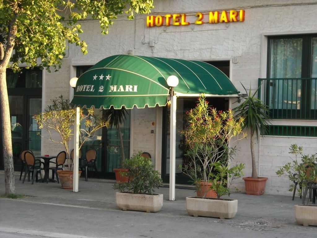 HOTEL 2 MARI