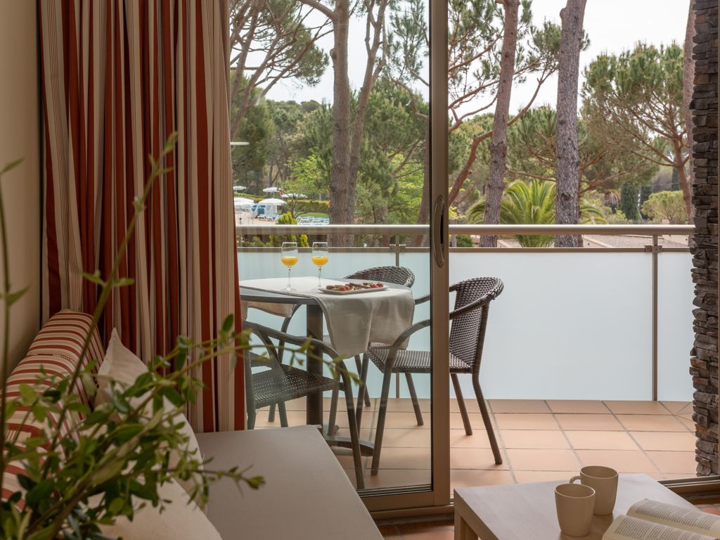 Ciutat de Palol Aparthotel