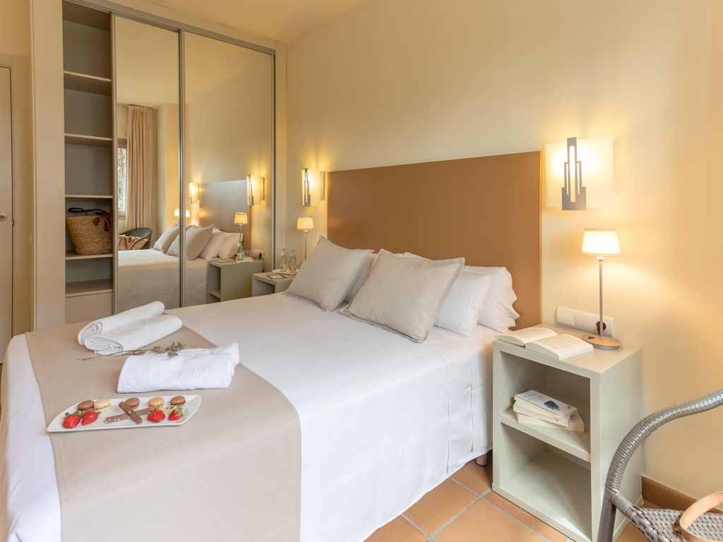 Ciutat de Palol Aparthotel