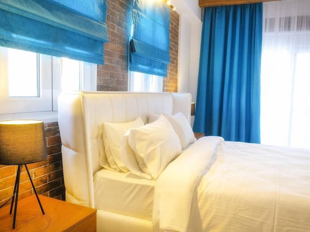 Royal Hotel and Suites