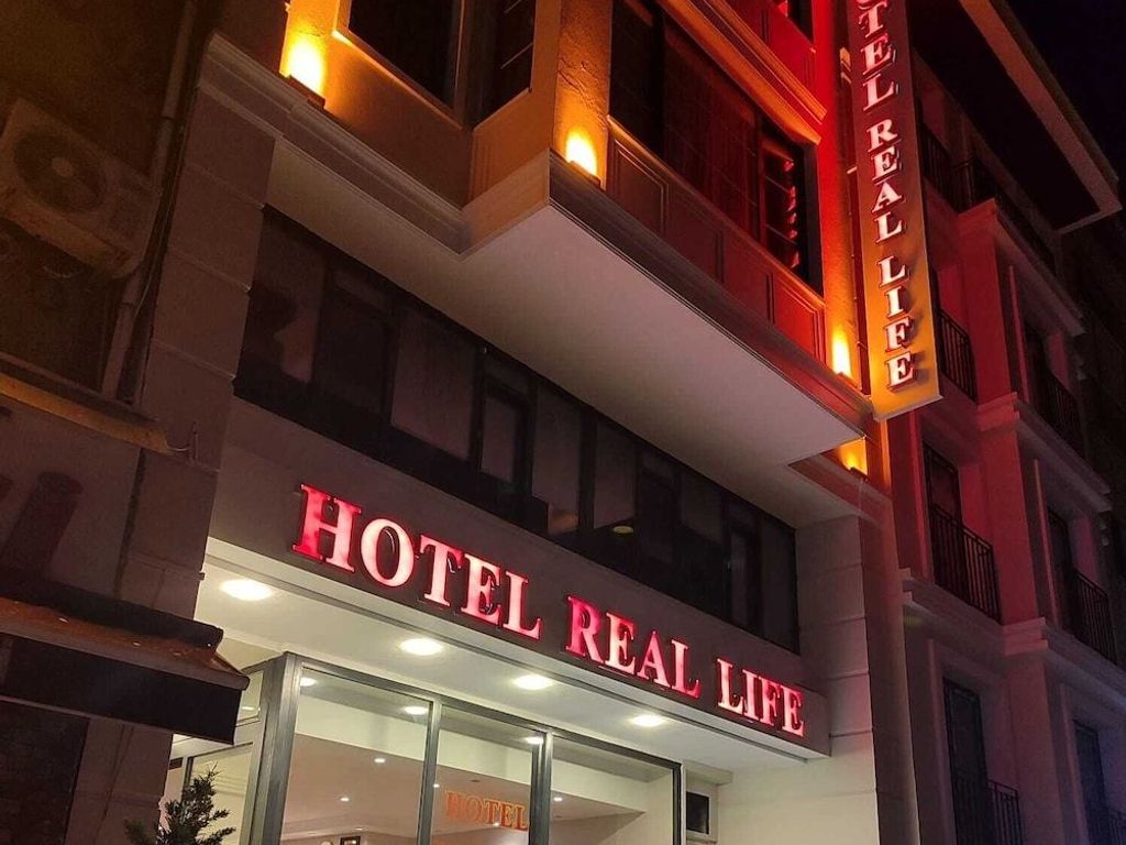 Hotel Real Life