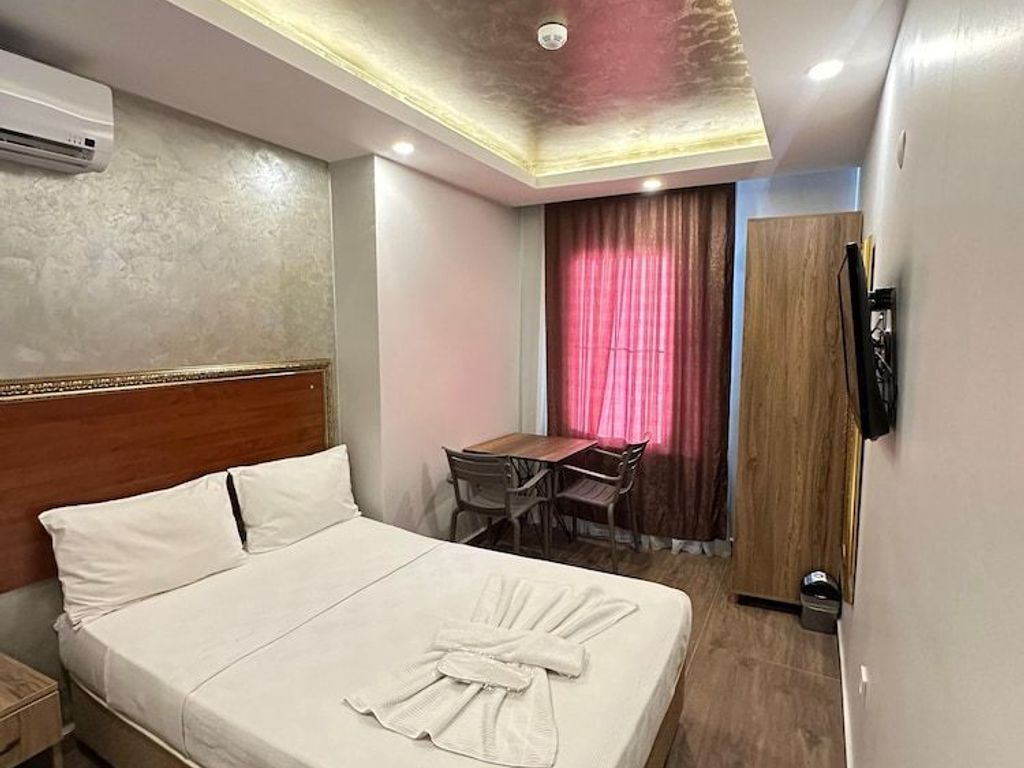 Hotel Real Life