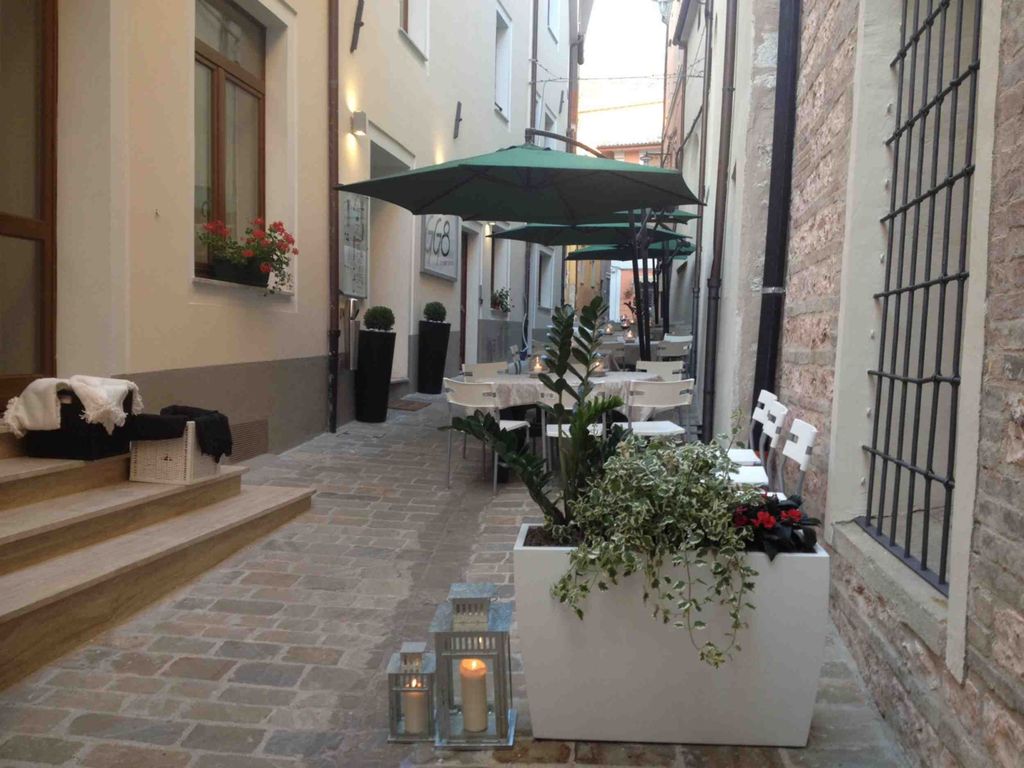 GG8 Restaurant & Hotel