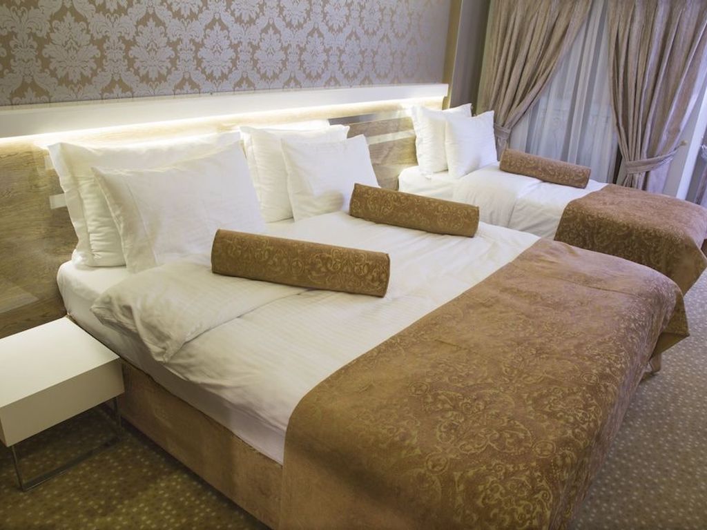 Golden Rain Hotel Old City