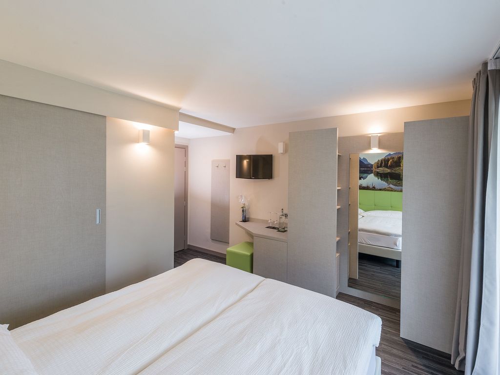 Adhhoc Hotel