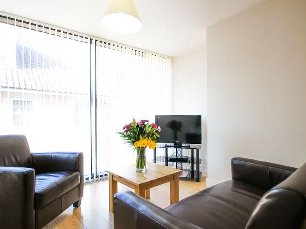 Crompton House Apartments