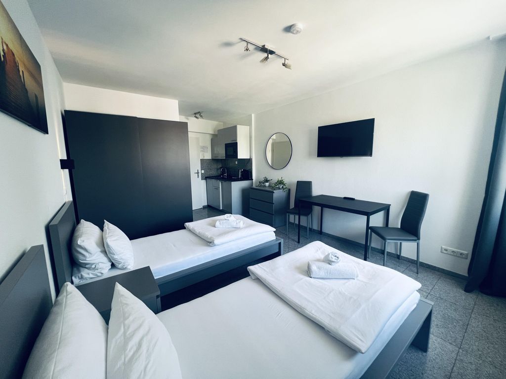 Lipp Apartments