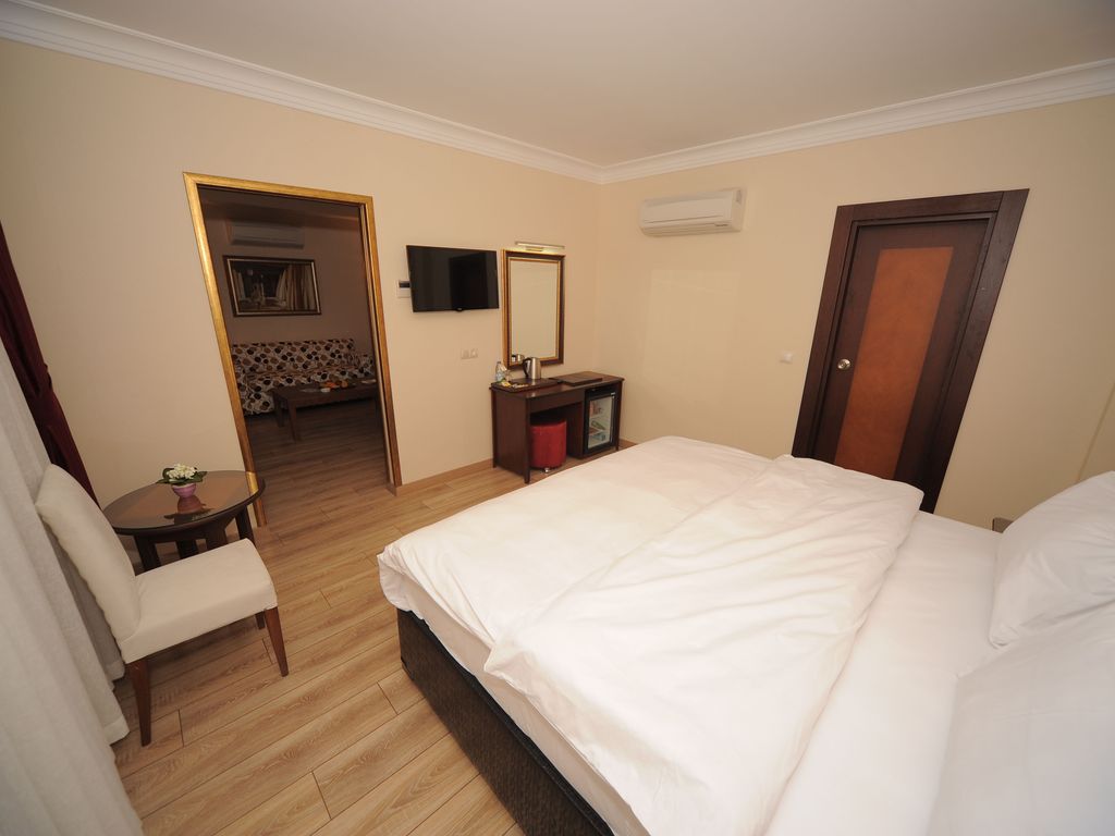 Golden Lake Hotel