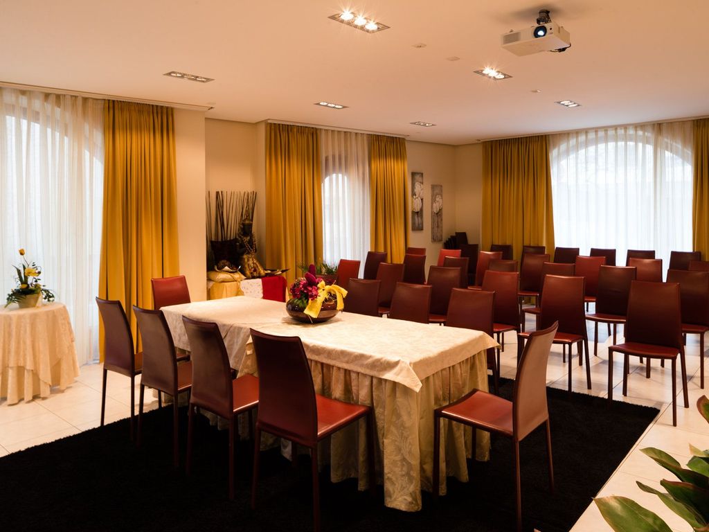 Tyrol Hotel