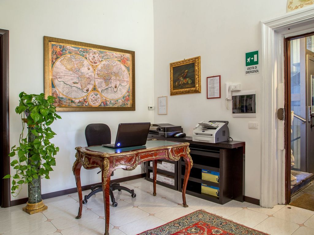 Roma Central Guest House