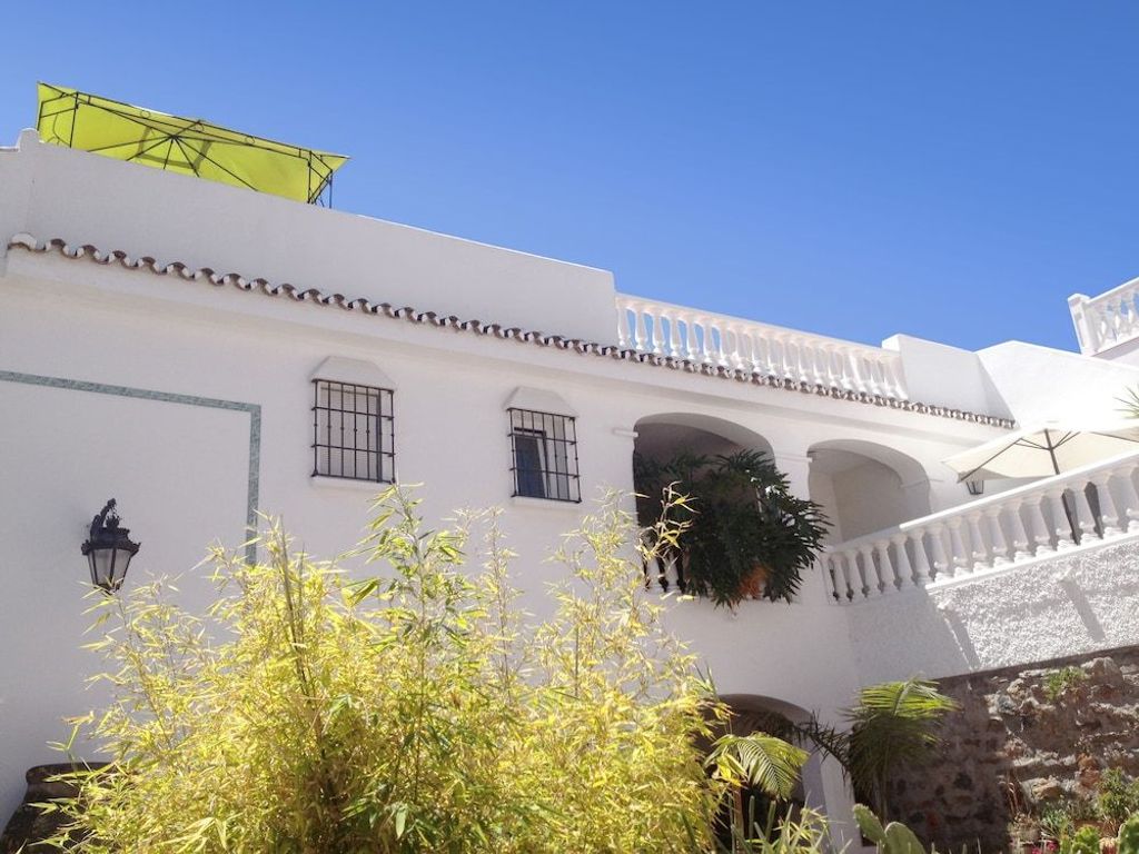 Apartamentos Turisticos La Mundial