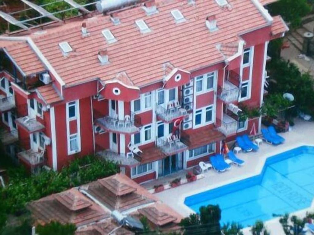 Red Rose Hotel