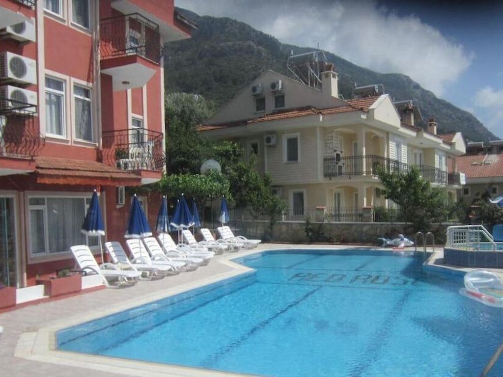 Red Rose Hotel