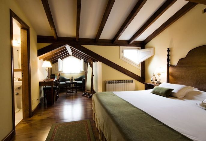 Hostal Airas Nunes by Pousadas de Compostela