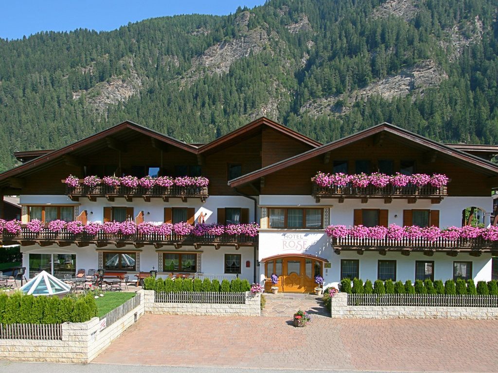 Rose Hotel Residence