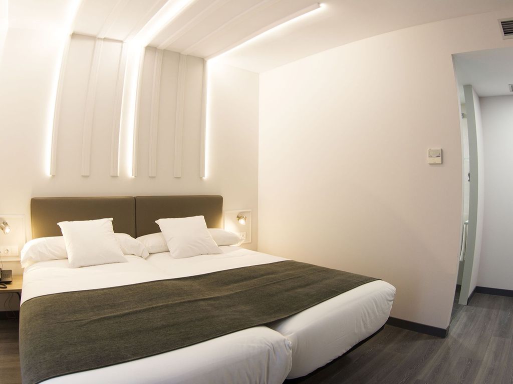 Lux Santiago