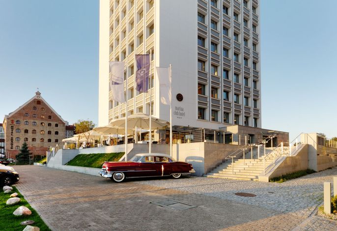 Marina Club Hotel & Apartments